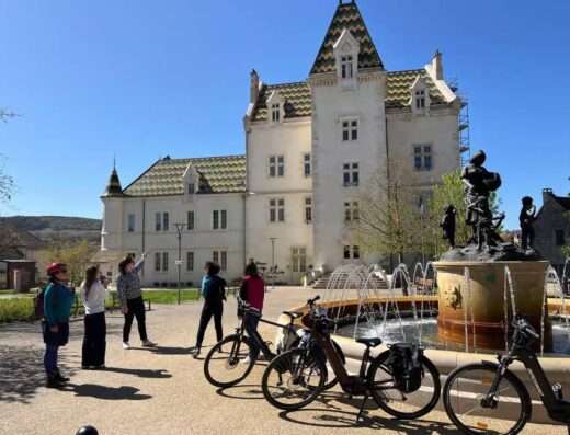 The famous Meursault maire town hall, used during La grande vadrouille movie as Meursault kommandantur. Visit on Burgundy by e bike tour