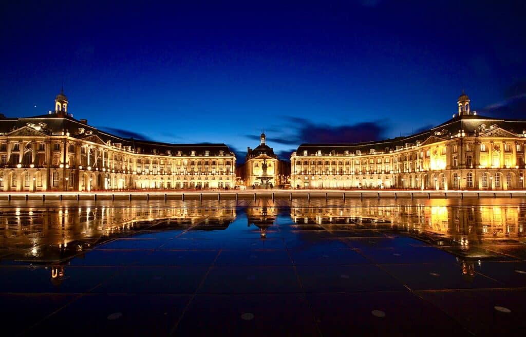 Bordeaux-place-de-la-Bourse-by-night